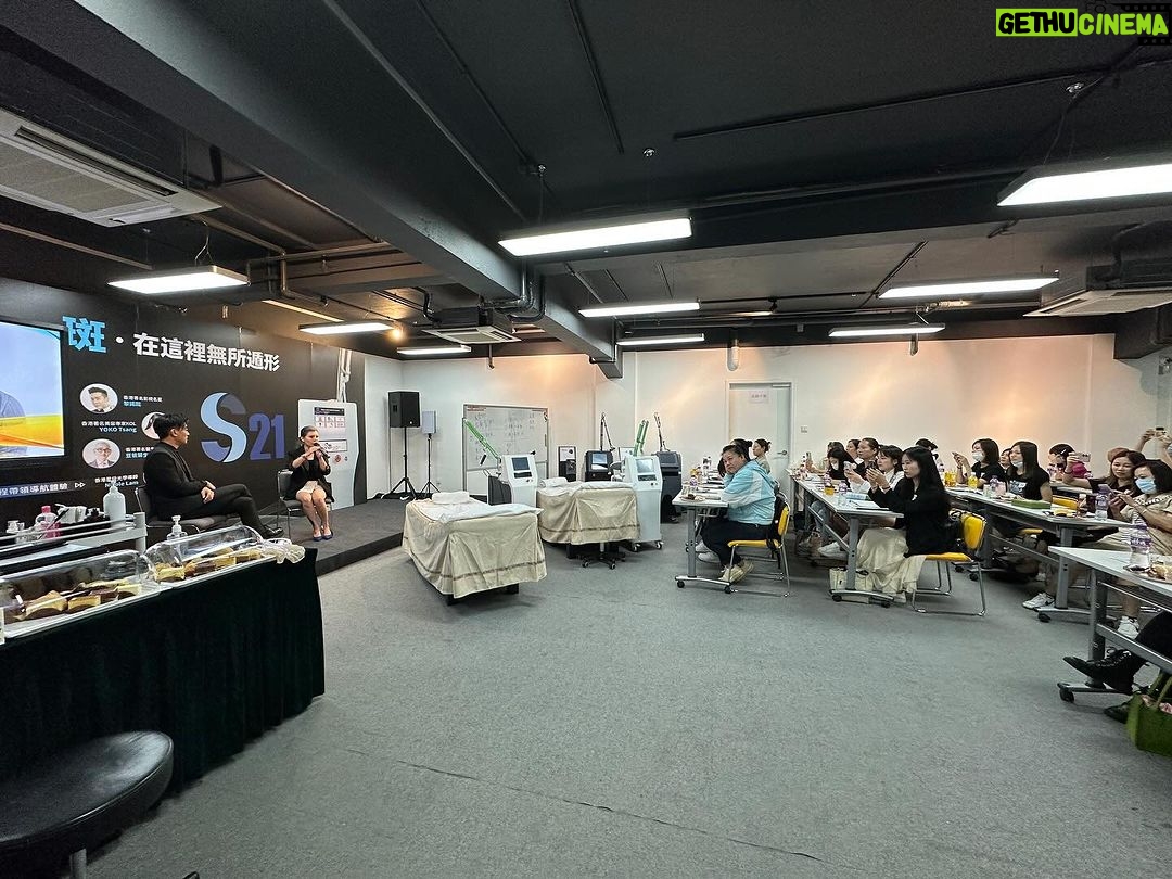 Chris Lai Instagram - 🗣️🗣️🗣️澳門之行🗣️🗣️🗣️🗣️ 婥絲香港美容儀器有限公司,今次首度喺澳門舉行一連五日,作為代言人嘅我必定會出席啦。 今次活動除咗有學術性嘅講座之外,又有證書頒發,又有醫生隨行教授大家各項美容技術上嘅專業知識 大會仲設有合照區,星級導師Nicole 為大家即場導航儀器體驗,仲有茶點。節目非常豐富。 有興趣留言話我知。以方便安排座位。 日期:2023年10月31日 至 11月3日 地點:澳門美副將大馬路48號萬基工業大廈6樓 *費用全免* #motif #醫美 #美容 #光學 #代言 #發佈會 #激光 #膠原 #美容儀器 #香港
