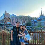 Chris Lai Instagram - 峰峰從小就很喜歡 Olaf 今次終於可以喺香港見到佢 多謝特別的邀請 令全家人都有一個快樂體驗 @hkdisneyland @disneyfrozen #WorldofFrozen #HKDisneyland #LetItGoLikeNeverBefore