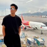 Chris Lai Instagram - 《爸知弊！你嚟湊吖！》 衝出香港，到越南取景 《爸知弊！你嚟峴港湊吖！》 先來一趟快樂旅程 @vietjethk #爸知弊你嚟湊吖 #爸知弊你嚟峴港湊吖 #越捷航空 #愉越飛行