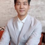 Chris Lai Instagram – 【 健絡通｜壹點寧 清涼｜藏紅寧 】 工展會又嚟啦!
健絡通、壹點寧 清涼同埋藏紅寧喺黎緊12月16號至1月8號會喺維園工展會嘅4C10-12攤位有展銷會！現場仲有好多優惠同神秘禮品，快啲黎搵我哋啦！仲有好多神秘禮物送🎁🎉，咁抵買，你唔會唔黎呀？ 

約定你喺12月16號至1月8號嗰陣喺維園工展會嘅4C10-12健絡通、壹點寧清涼同埋藏紅寧攤位見。

@herbalgyhk 
@touchcoolhk 
#健絡通 #壹點寧清涼
@hkbpe 
#工展會
#貨品高達73折
#仲有神秘禮品