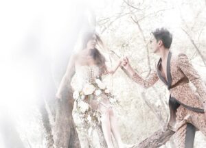 Chris Lai Instagram - 九年前今日喺我人生一個好大改變
多謝妳給我一個完美的家
給我一對非常可愛的寶貝
還記得當年想影一輯好特別的婚紗相
所以用咗《金木水火土》為主題
由於《火》太過性感，都係留給我們自用
但最後原來一張正經嘅結婚相都冇
多謝老婆
#20141111
#結婚周年