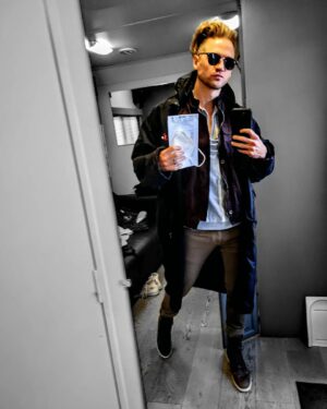 Chris Lamica Instagram - Diva or No Diva?

My brother said he would "bet money"  I have "Diva Tendencies" when filming on a set because of my "diva hair."

I quickly snapped this 6am trailer selfie and sent it his way 🤣🤣🤣

Was he right or wrong?