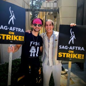 Chris Lamica Instagram - Picketing in solidarity with the writers and actors all across the country, as a proud member of @sagaftra 

Slide 1: Chopping it up with the homie @benanorris 

Slide 2: In action (Video credit: Barry King)

Slide 3: ✊🏻✊🏻✊🏻

#sagaftra #sagaftrastrong #sagaftrastrike