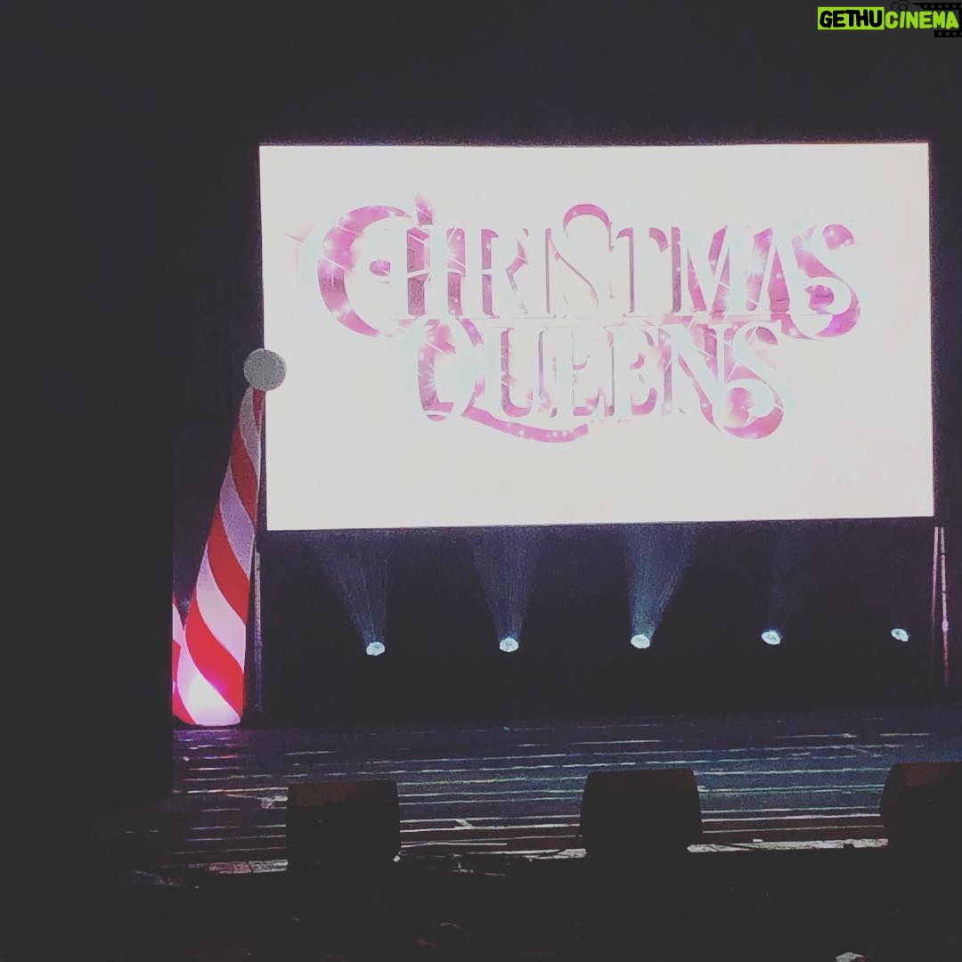 Chris O'Dowd - 2.6K Likes - Instant festive infusion. Cheers girls. 😻