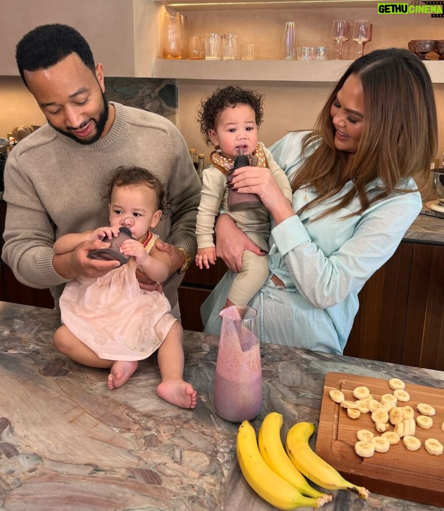Chrissy Teigen Instagram - Time for a snack! We love the Haakaa Silicone Yummy Pouch which is perfect for taking homemade goodness out and about. We made a delicious banana snack for the babes!!! We can’t tell who loves it more–us or them! 🍌 @haakaanz @haakaausa #haakaapartner