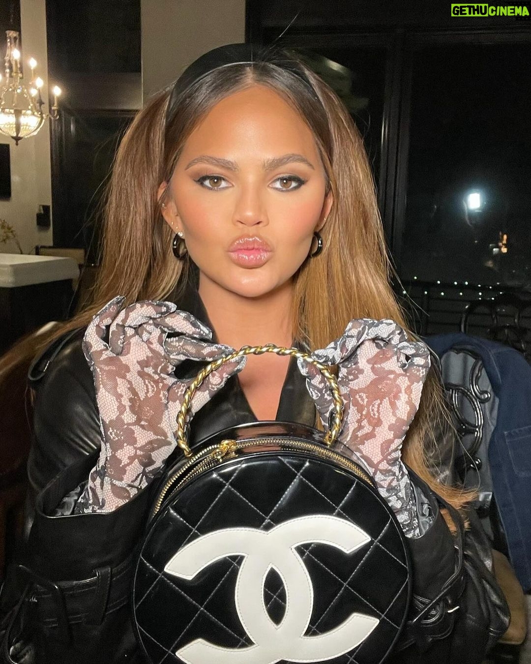 Chrissy Teigen Instagram - mob wife but she really never knows what’s going on at any given time