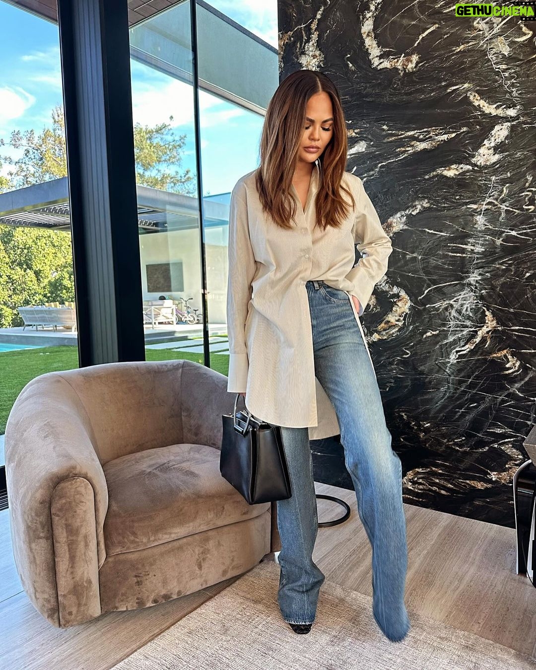 Chrissy Teigen Instagram - Chrissy Teigen struts her ample assets heading to meeting amidst BRUTAL arm burn shared on social media from corn - daily mail
