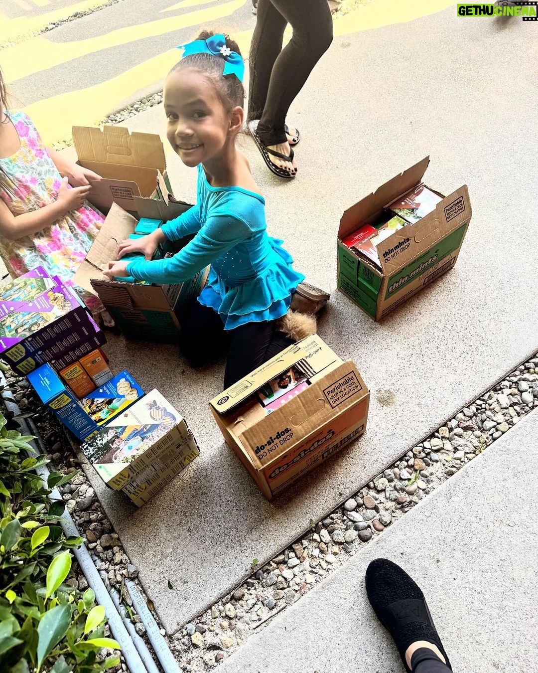 Chrissy Teigen Instagram - momming hard