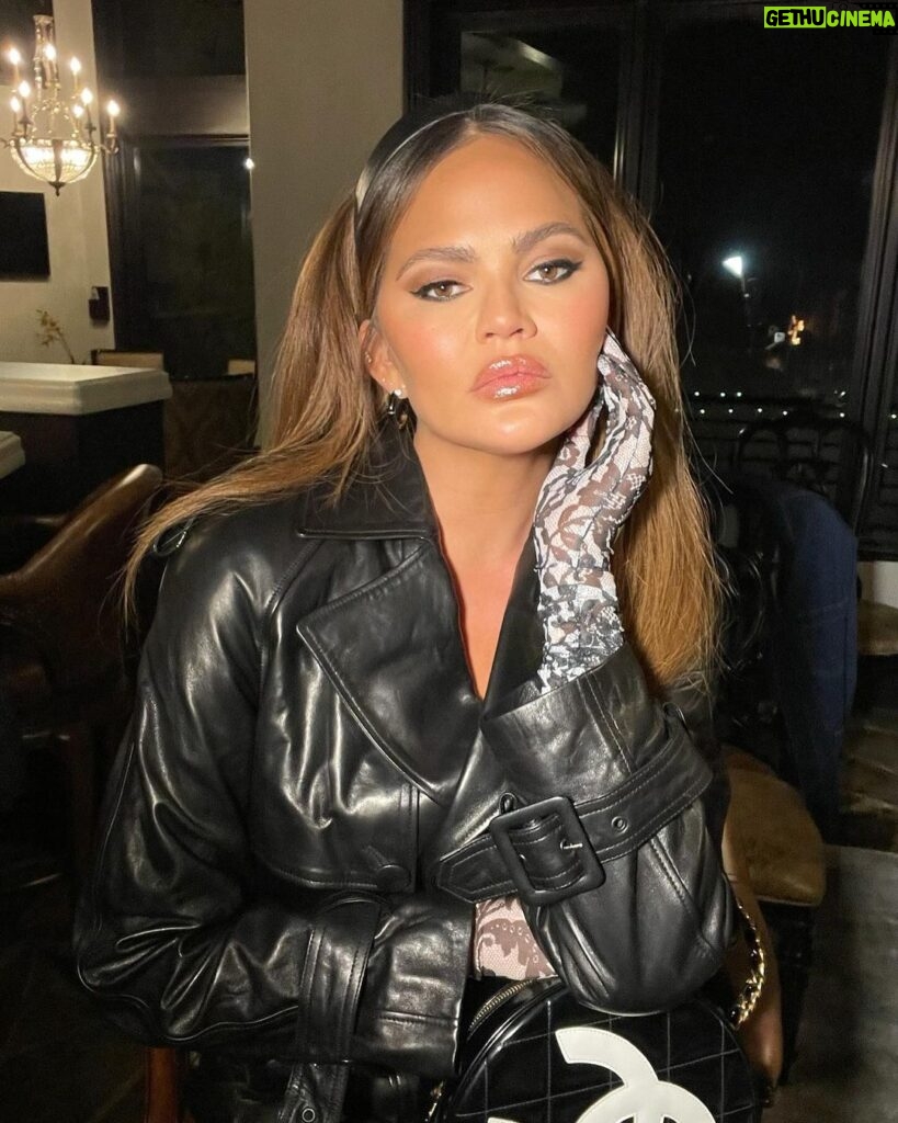 Chrissy Teigen Instagram - mob wife but she really never knows what’s going on at any given time