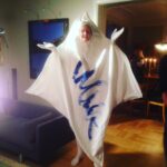 Christian Mikkelsen Instagram - Du revurderer de karrierevalgene du har tatt når du får utdelt et serviettkostyme og karakternavn Klussen. Gullkorn fra regissør @alisberg: "Kanskje det er mer iboende usikkerhet i Klussen?" #underholdningsavdelingen #takknrk