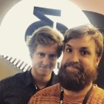 Christian Mikkelsen Instagram - Jeg og bassefar @olavshaugland er på radioen akkurat nå! Der forsøker vi å smøre helgens øregang med fjas. Ta gjerne turen innom @nrkp3 nuh! #ingenavossharhårgelé