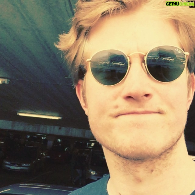 Christian Mikkelsen Instagram - Endelig tid for Humorfest! Stand up på Ricks i morgen 21.30 og Bare Moro Impro på Lille Ole Bull 21.30! Nå skal jeg kjøre Porsche inn til Bergen, snakkes! #humorfest #bmimpro #porschebergen