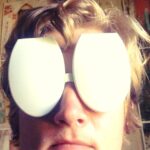 Christian Mikkelsen Instagram – På hyttedoen til svigers fant jeg den hellige gral av teite briller.