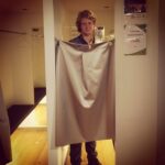 Christian Mikkelsen Instagram - Det beste jeg vet er å stirre de andre kundene dypt inn i øynene mens jeg skifter. #konstantøyekontakt #oompaloompaprøverom