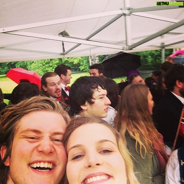 Christian Mikkelsen Instagram - 17. Mai i Praha! Det regner, men stemningen er på topp! Har akkurat fortalt historien om hvordan Christian Magnus Falsen og Henrik Wergeland brakte ringen til Mordor for 200 år siden! #17mai #praha #thankyoufrodo