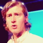 Christian Mikkelsen Instagram - Se her mamma! Jeg gjør ordentlige jobber også! Ble spurt av Dagens Næringsliv om å holde innlegg på #dntalentkonferanse (egentlig konferansier med @olavshaugland ) #standupnorge #bmimpro