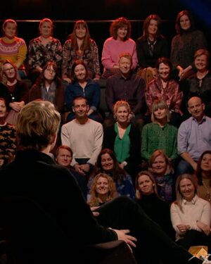 Christian Mikkelsen Instagram - Schniper en kjapp tur innom Lindmo i dag for å snakke om handelsbalansen, krystallhealing og litt om Verdens Minste Kommentatorboks! I morgen spiller jeg show i Stavanger med @baremoroimpro! Kom! Link i störy og biö.