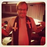 Christian Mikkelsen Instagram - @doffedutten lager prestekostyme. 1. forsøk. #juleshowet2013
