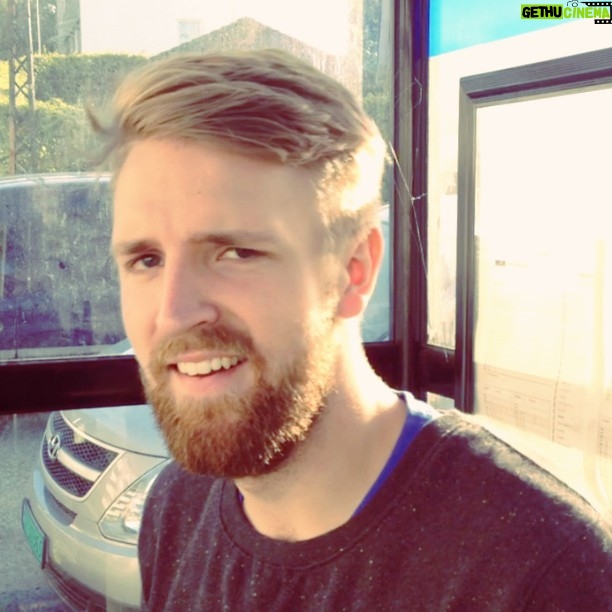 Christian Mikkelsen Instagram - Når går egentlig bussen? @olavshaugland #bmimpro #olebullscene #lættisbussem