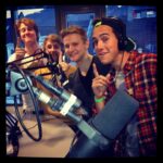 Christian Mikkelsen Instagram - Én radiosending takk! Vi tok en tur innom studentradioen! #bmimpro #fyllerolebull