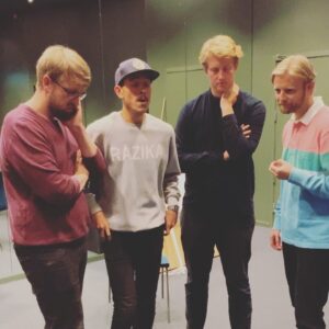 Christian Mikkelsen Instagram - Vi har bare én verden! I kveld spiller vi impro på Klimabrølets etterfest! Bli med! Svulstig flerstemt sparer vi til Verdens Beste Show 🎉 @baremoroimpro