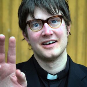 Christian Mikkelsen Instagram - Tag en syndig venn jeg skal be for 🙏🏻