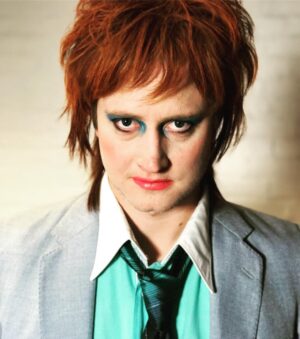 Christian Mikkelsen Instagram - Når du prøver deg på Bowie, men ender opp som Anne B. Ragde...
