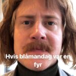 Christian Mikkelsen Instagram – Tredje sesong av Martin og Mikkelsen-sagaen heter Strømmeland! Og kommer nå på fredag! SVEIP til hælvete bortover for å se noen av typene jeg spiller denne sesongen. Og til slutt et bevis på at jeg henger i muséer rundt om i verden! Tagg en venn med kinnskjegg og oransje briller!