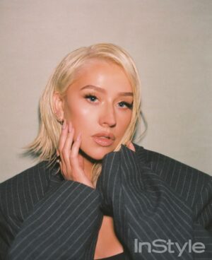 Christina Aguilera Instagram - Laced up 🖤💋