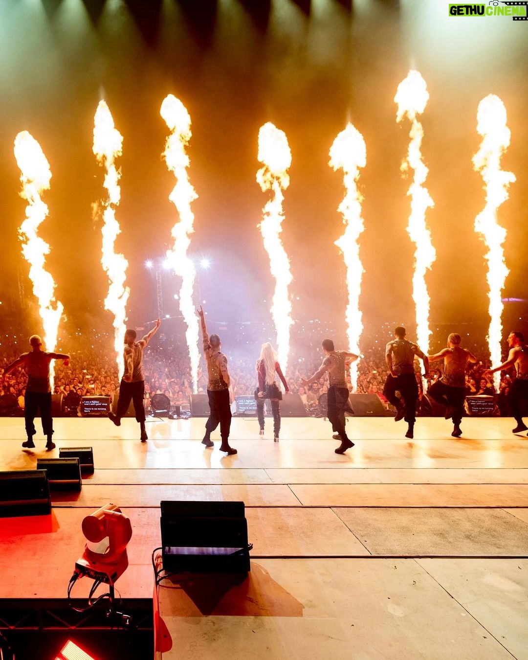 Christina Aguilera Instagram - Melbourne I LOVE YOU ❤️🔥