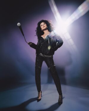 Christina Aguilera Instagram - On my favorite day of the year it's only right to turn back time and tribute the OG trailblazer @cher 

Cher's message through her music and style has left a permanent mark on the world and to this day, I still can't believe I had the opportunity to work with such a legend!!!!

No one could ever fill the shoes of the great & powerful Cher. The love and respect I have for you is endless 🖤⚓️