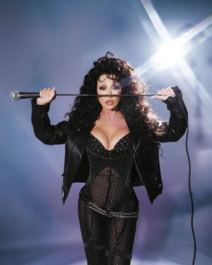 Christina Aguilera Instagram - On my favorite day of the year it's only right to turn back time and tribute the OG trailblazer @cher 

Cher's message through her music and style has left a permanent mark on the world and to this day, I still can't believe I had the opportunity to work with such a legend!!!!

No one could ever fill the shoes of the great & powerful Cher. The love and respect I have for you is endless 🖤⚓️