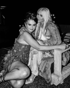 Christina Aguilera Instagram - Love these girls @selenagomez @karolg 💘