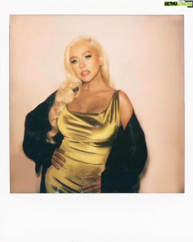 Christina Aguilera Instagram - @viviennewestwood 🪐💛
