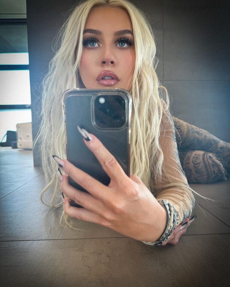Christina Aguilera Instagram - @jeanpaulgaultier ⛓️🗝️