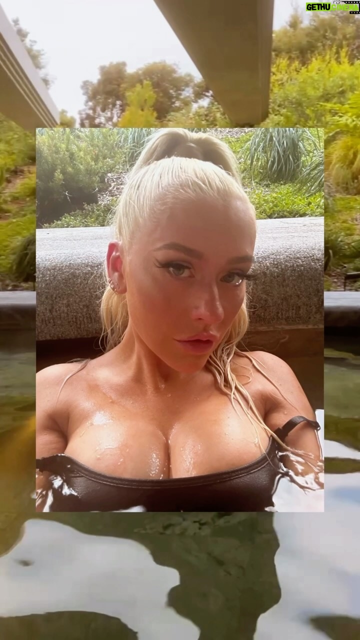 Christina Aguilera Instagram - Days off 🩵 Melbourne, Victoria, Australia