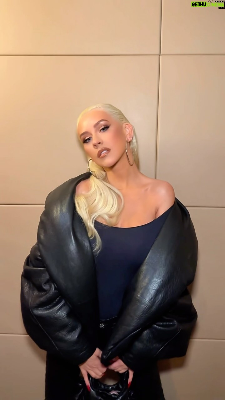 Christina Aguilera Instagram - AUSTRALIA I’M HERE 🖤 Melbourne, Victoria, Australia