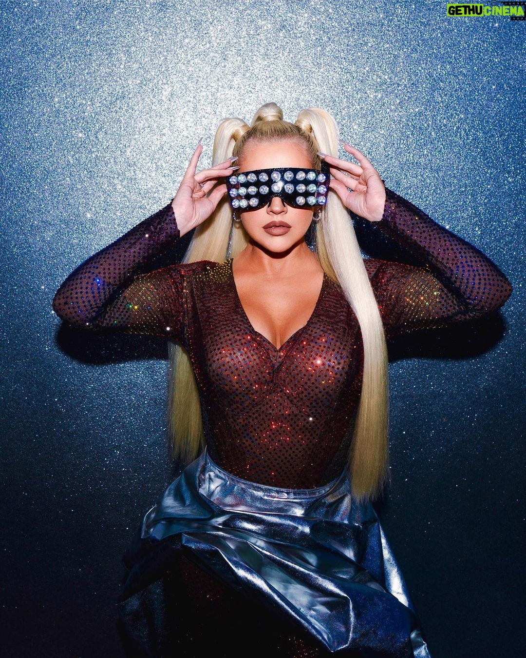 Christina Aguilera Instagram - show modeππ
π¦