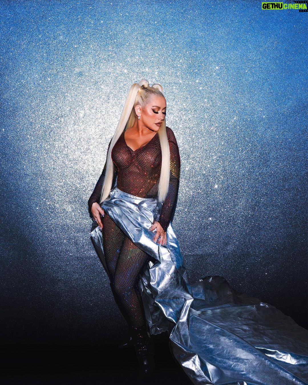 Christina Aguilera Instagram - show modeππ
π¦