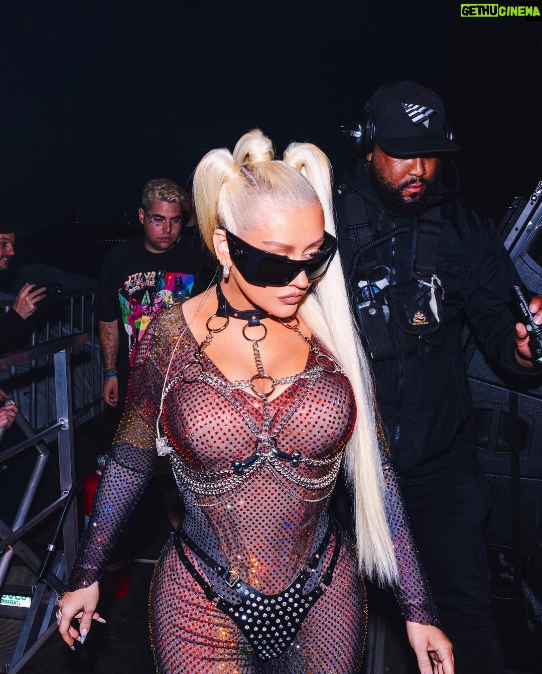 Christina Aguilera Instagram - show modeππ
π¦