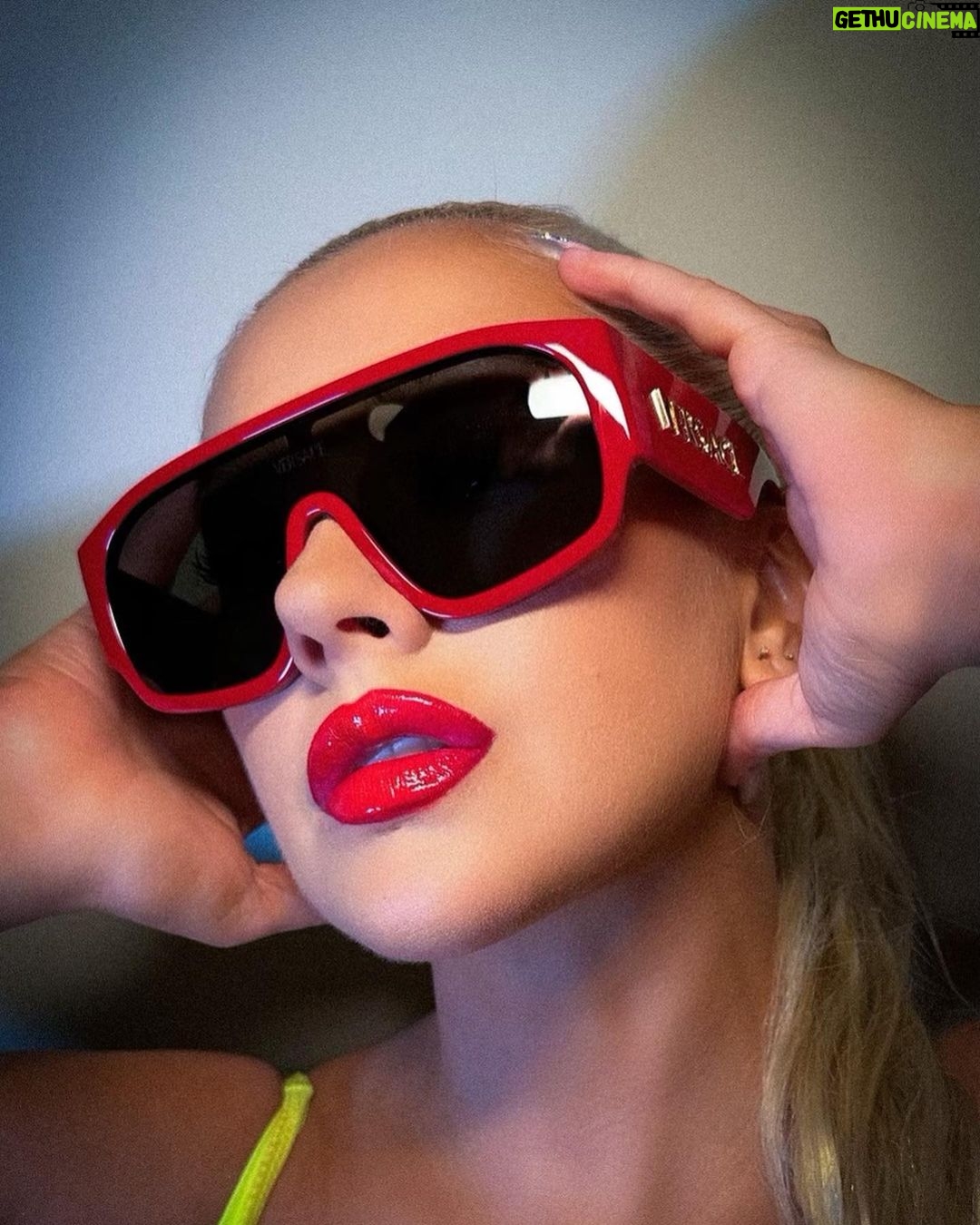 Christina Aguilera Instagram - What’s poppin NYC?! 🚨 see you tonight 💋