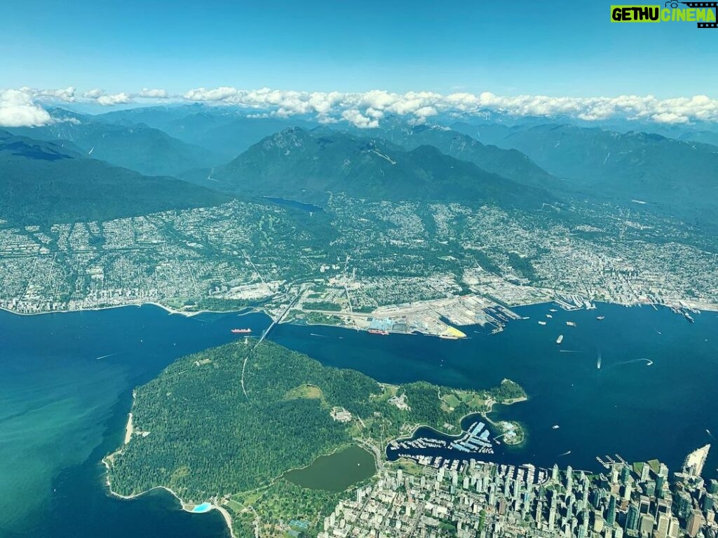 Christina Wolfe Instagram - Hello again, Vancouver 💚💙 Vancouver, British Columbia