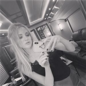 Christina Wolfe Instagram - Loved Julia’s 60s-inspired rocknroll look for this ep 🖤