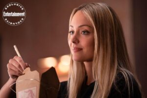 Christina Wolfe Instagram - Meet Julia Pennyworth in Episode #107 of Batwoman this Sunday 8/7c on The CW! Written by @carolinedries and @natalieabrams. Directed by @michaelallowitz #cwbatwoman @entertainmentweekly #dccomics #cw #michaelallowitz