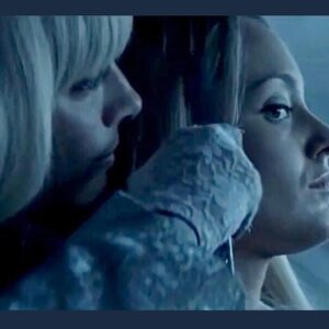 Christina Wolfe Instagram - Sharing the screen with this queen @rachieskarsten on Sunday! Playing the role of her violin, apparently. Don’t miss it! 🦇 Episode 2x02 Directed by @mrcarlseaton , written by @chad.fiveash and James Stoteraux 👊 Catch up on @thecw app or on HBO @cwbatwoman Gotham City