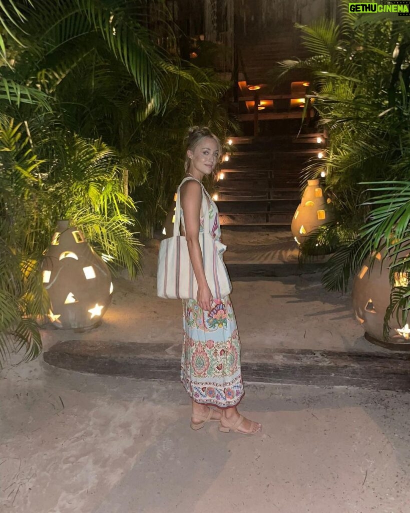 Christina Wolfe Instagram - Honeymooners ❤️🇲🇽 Mexico