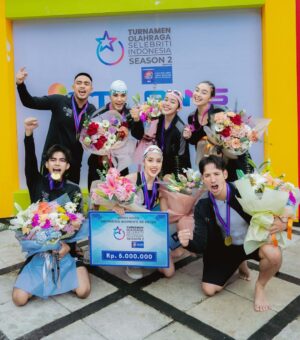 Cinta Laura Kiehl Instagram - 🥇GOLD🥇

Good to be back in the water after 15 years! 🏊‍♀️ 

📸: @armanfebryan & @yudiafrn