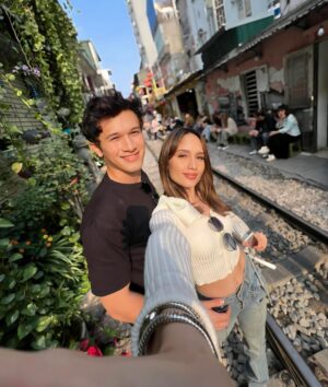 Cinta Laura Kiehl Instagram - Tourist-ing to wrap up the year. 🇻🇳