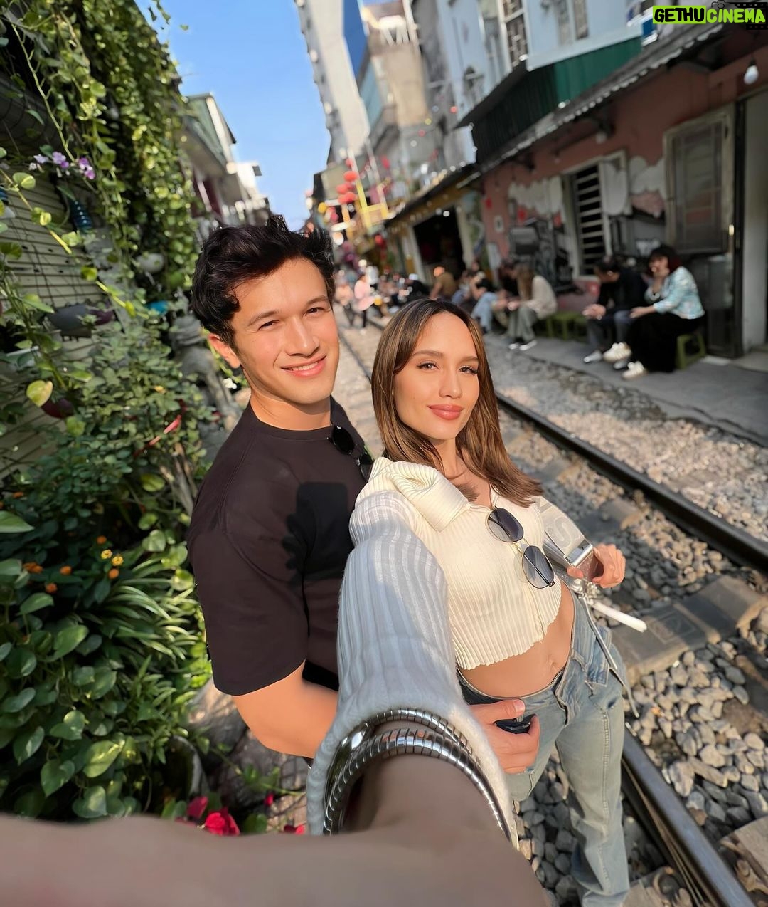 Cinta Laura Kiehl - 108.2K Likes - Tourist-ing to wrap up the year. 🇻🇳