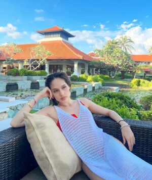 Cinta Laura Kiehl Instagram - Quick Christmas trip to Bali. Now off elsewhere. 
Kira-kira aku tahun baru kemana? ✨
